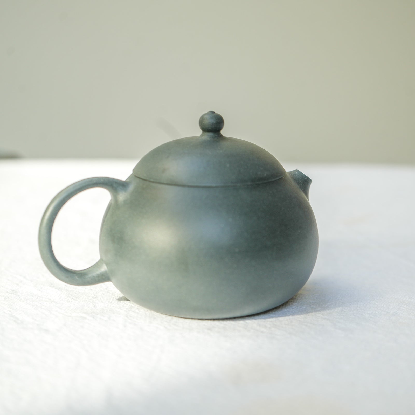 SHISHIKUI シシクイ VOLUMEY NAVY GREEN Yixing Lv Ni Green Teapot 120ml | Yixing Zisha| Buy Teaware Online